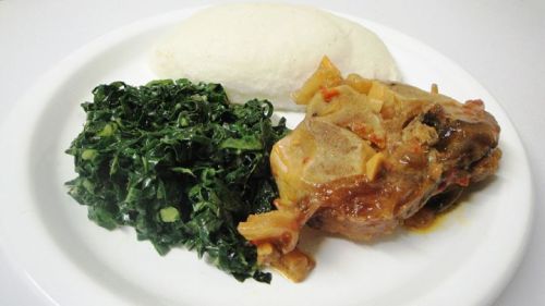 Kultura afrykańska: Sadza (papka) z gulaszem z kości neklerów wołowych - made in Zimbabwe