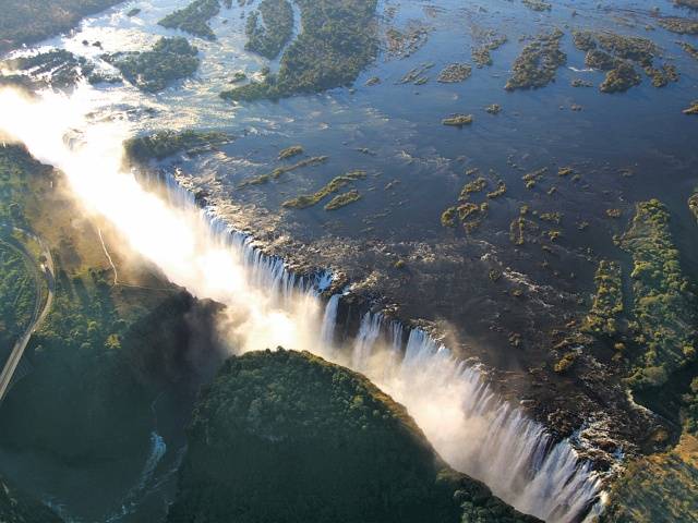 Facts on Victoria Falls plus information and history...